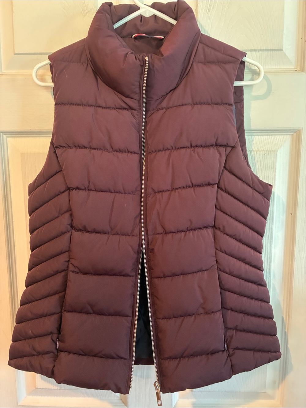 Tommy Hilfiger Size Medium Women's Puffer Vest - Deep Plum
